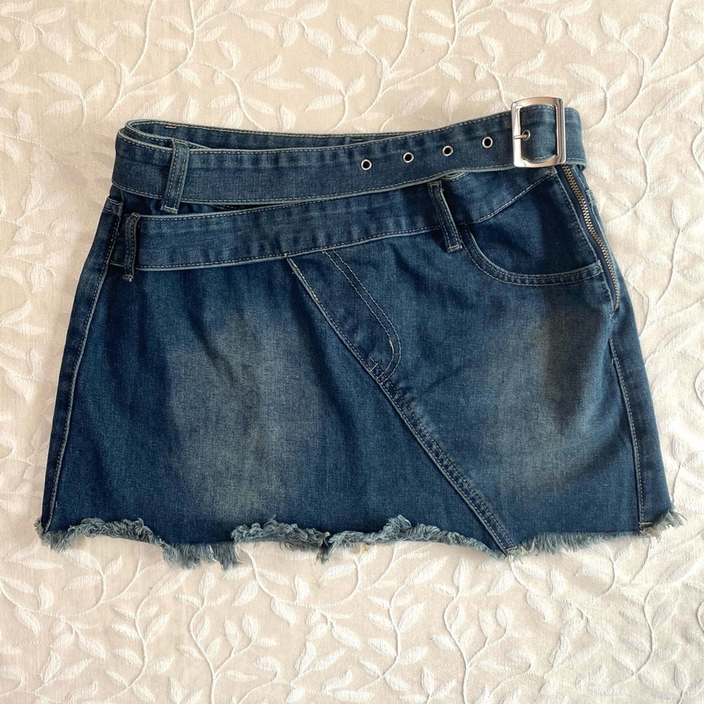 SHEIN Skirt Juniors Medium Blue Distressed Denim Raw Hem Casual Grunge Mini